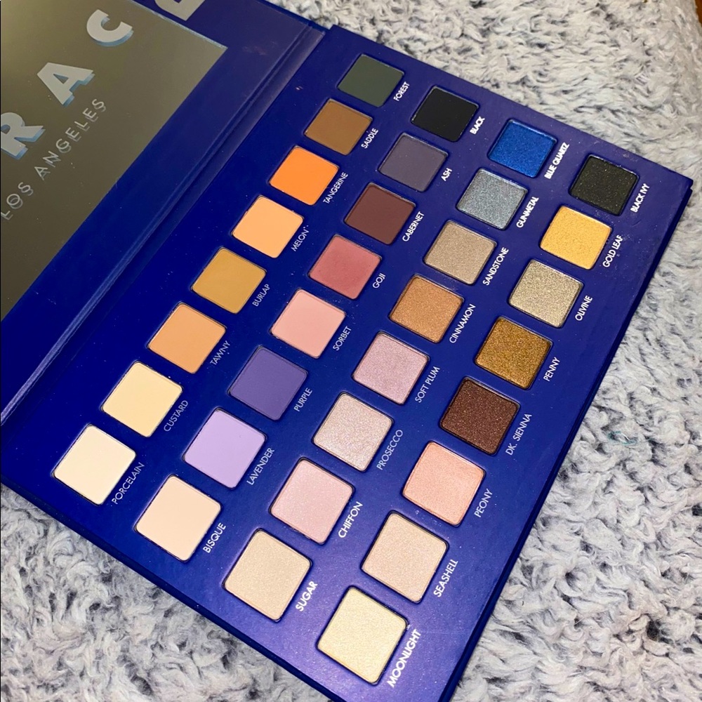 LORAC MEGA PRO eyeshadow palette
